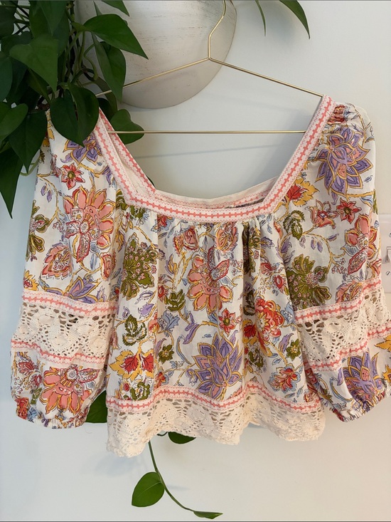 Christian Siriano Tops - Christian Siriano Flowy Boho Floral and Lace Top - Size Small